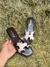 Load image into Gallery viewer, Cowprint Sandals
