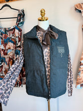 Load image into Gallery viewer, Boot Stitched Puff Vest
