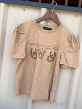 Load image into Gallery viewer, Horseshoe Bull Top
