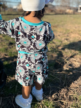 Load image into Gallery viewer, Cowprint Concho Set
