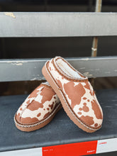 Load image into Gallery viewer, Cow Print Slippers
