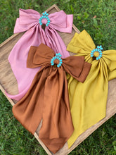 Load image into Gallery viewer, Squash Turquoise Western Hair Bow

